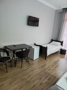 TV o dispositivi per l'intrattenimento presso FRESH Hotel Kobuleti