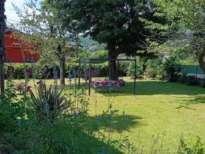 A garden outside B&B VILLA PREZIOSA LAGO MAGGIORE
