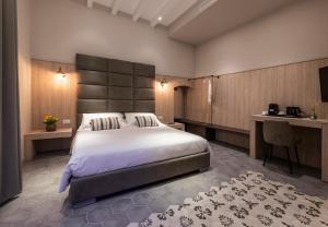 A bed or beds in a room at Al Borgo Antico