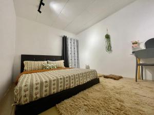 a bedroom with a bed with a shag rug at Home39#4pax#jpnstyle#netflix#NearIconCity in Bukit Mertajam