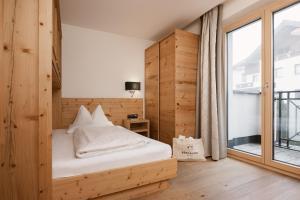 Posteľ alebo postele v izbe v ubytovaní Hotel Bergblick 4 Sterne Superior + 37 fotografií