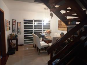 Posezení v ubytování Sobrado Bairro histórico Santa Felicidade 6 pessoa + 24 fotografií