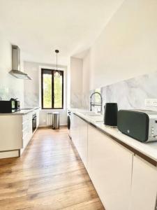 Η κουζίνα ή μικρή κουζίνα στο Appartement 2 chambres complet chic et cosy