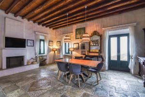 TV a/nebo společenská místnost v ubytování Villa Vrissi