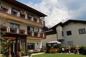 a view of the courtyard of a hotel at Haus Riedl in Seeboden