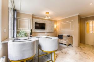 Zdjęcie z galerii obiektu Casa Gauda — Jacuzzi, relaxation & serenity w mieście Falaise