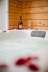 Zdjęcie z galerii obiektu Casa Gauda — Jacuzzi, relaxation & serenity w mieście Falaise