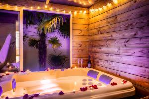Zdjęcie z galerii obiektu Casa Gauda — Jacuzzi, relaxation & serenity w mieście Falaise
