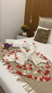 a bed with two swans made out of hearts at Suite ZEUS in La Spezia