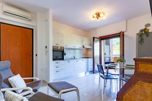 a kitchen and living room with a table and chairs at Appartamento Sandra Trilo - MyHo Casa in Vasto +11 photos