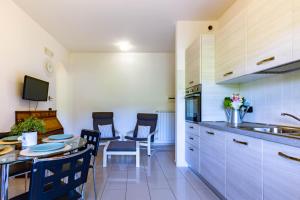 a kitchen and dining room with a table and chairs at Appartamento Sandra Trilo - MyHo Casa in Vasto
