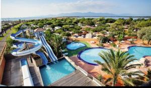 Πισίνα στο ή κοντά στο Les mobilhomes helvétiques 4 étoiles Mar Estang Canet en Roussillon