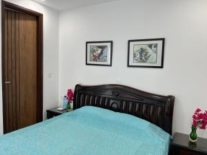 Postel nebo postele na pokoji v ubytování Fully Furnished Comfortable Rooms in Hauz Khas - Woodpecker Apartments