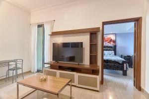 TV a/nebo společenská místnost v ubytování Luxurious Ocean View Suite