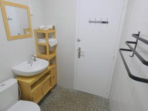 a bathroom with a sink and a toilet and a shower at 37m² lumineux face gare SNCF + café et thé offerts in Orléans