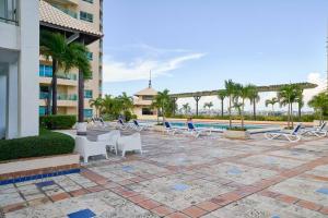 Bazén v ubytování Luxurious Ocean View Suite nebo v jeho okolí