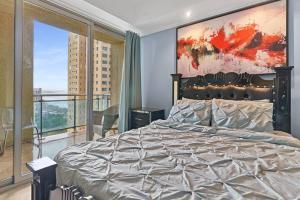 Postel nebo postele na pokoji v ubytování Luxurious Ocean View Suite