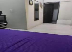 a bedroom with a purple bed and a doorway at Vacoas Vacacciones in Réunion