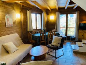 a living room with a couch and a table at Les Ribambelles in Puy-Saint-Vincent