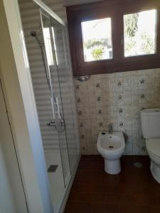 Ванна кімната в Casa con vistas a 100 metros de una playa en Panxón