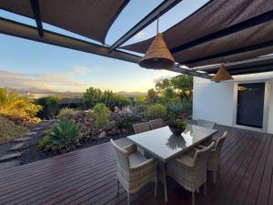 A balcony or terrace at Private villa with pool in Lajares