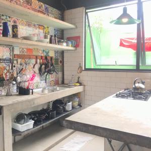 Virtuvė arba virtuvėlė apgyvendinimo įstaigoje Babeu suites independentes