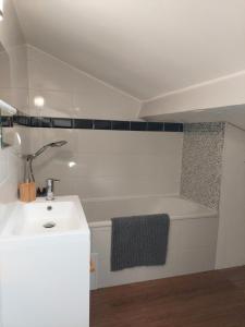 a bathroom with a sink and a bath tub at Loft Cosy NICE centre ville in Nice