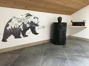 Zdjęcie z galerii obiektu appartement cosy style montagne avec jardin w mieście La Maure