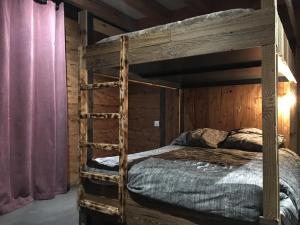 Zdjęcie z galerii obiektu appartement cosy style montagne avec jardin w mieście La Maure