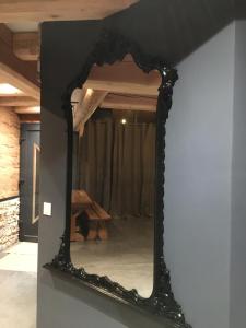 Zdjęcie z galerii obiektu appartement cosy style montagne avec jardin w mieście La Maure