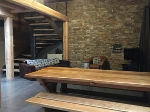 Zdjęcie z galerii obiektu appartement cosy style montagne avec jardin w mieście La Maure