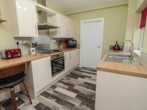 Kuchyň nebo kuchyňský kout v ubytování 55 Wellwood Street + 18 fotografií