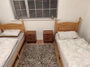 Ліжко або ліжка в номері Perfect Place in Walsall/ 4 bedroom / long term workers or family home