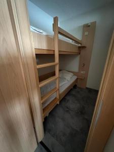 Ein Etagenbett oder Etagenbetten in einem Zimmer der Unterkunft Hohegeiß_531