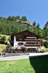 Gallery image of Hotel Les Mélèzes in Haudères