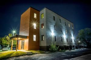 a building with lights on top of it at night at Luxury Boutique 2 Bedroom Condo - 4B in Niagara Falls