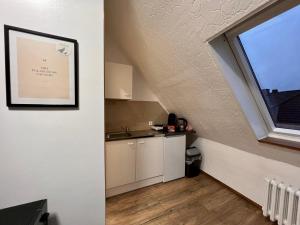 a kitchen in a loft with a window at PrimeTime Suite für 2 mit Küche in Essen