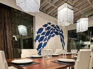 a dining room with a table with plates and glasses at Restaurante & Pousada Gaivota in Santo André