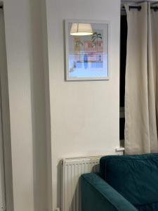 a living room with a couch and a picture on the wall at 3 Bedroom King Cross station City centre London in London