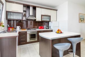 Kuchyň nebo kuchyňský kout v ubytování Apartment Orange