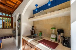 Kuchyň nebo kuchyňský kout v ubytování Paradise Villa Gili Air