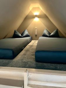 a room with two beds in a attic at Riverview Loft in Central Herzogenaurach in Herzogenaurach