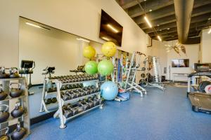 Centrul de fitness și/sau facilități de fitness de la Ski-InandSki-Out Park City Studio with Pool Access!