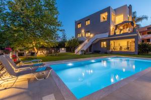 Πισίνα στο ή κοντά στο Crystal Waves Villa