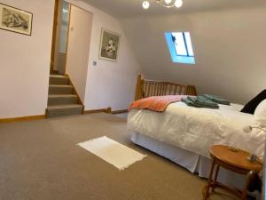 Voodi või voodid majutusasutuse Oaklands Cottage on a rural farm toas