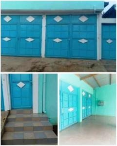 a group of blue garage doors in a room at Appartement en location in Lomé