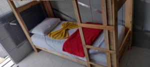 Dviaukštė lova arba lovos apgyvendinimo įstaigoje Pousada Park Container