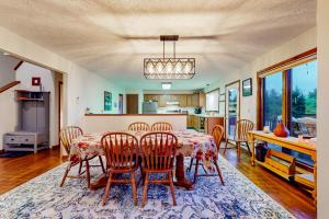 Nhà bếp/bếp nhỏ tại Brown Bear Lodge