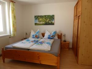 Postel nebo postele na pokoji v ubytování Ferienhaus Wohleser + 37 fotografií