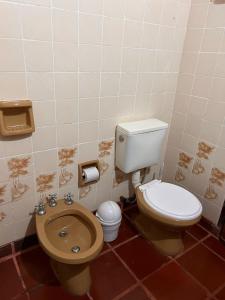 a bathroom with a toilet and a bidet at Mainumby- Colibri Posada in Puerto Iguazú